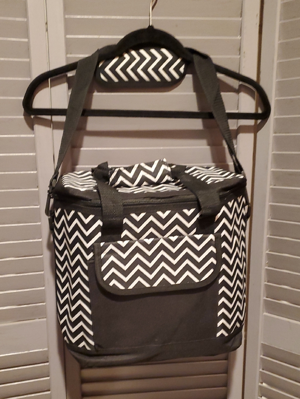 Von Maur Black & White Chevron Insulated Cooler Tote